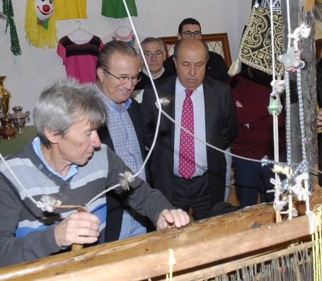 ©Ayto.Granada: LOS ARTESANOS DEL ALBAICÍN MUESTRAN SUS TRABAJOS DEL ÚLTIMO AÑO EN EL CENTRO CÍVICO ALIATAR ©Ayto.Granada: LOS ARTESANOS DEL ALBAICÍN MUESTRAN SUS TRABAJOS DEL ÚLTIMO AÑO EN EL CENTRO CÍVICO ALIATAR